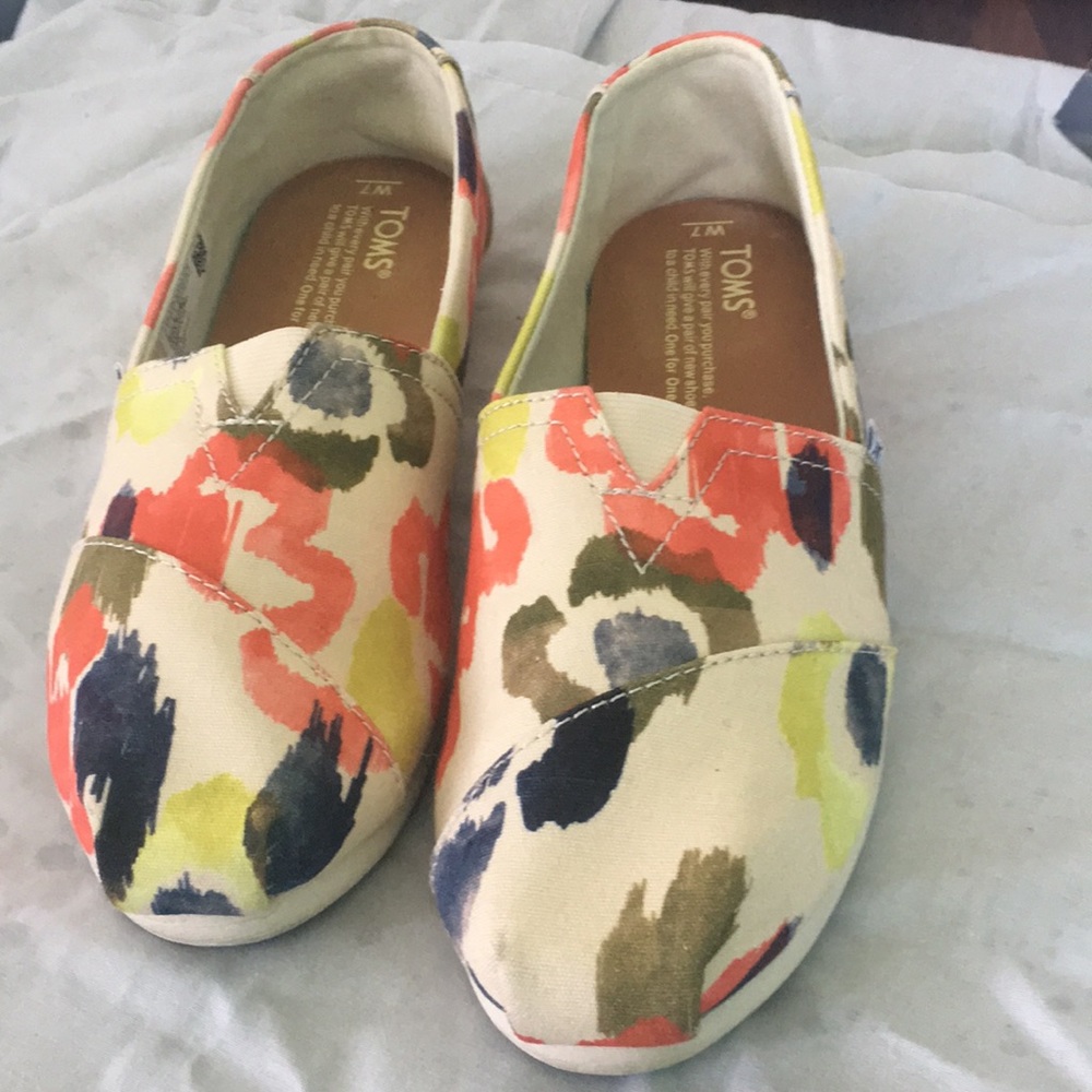 COLORFUL TOMS